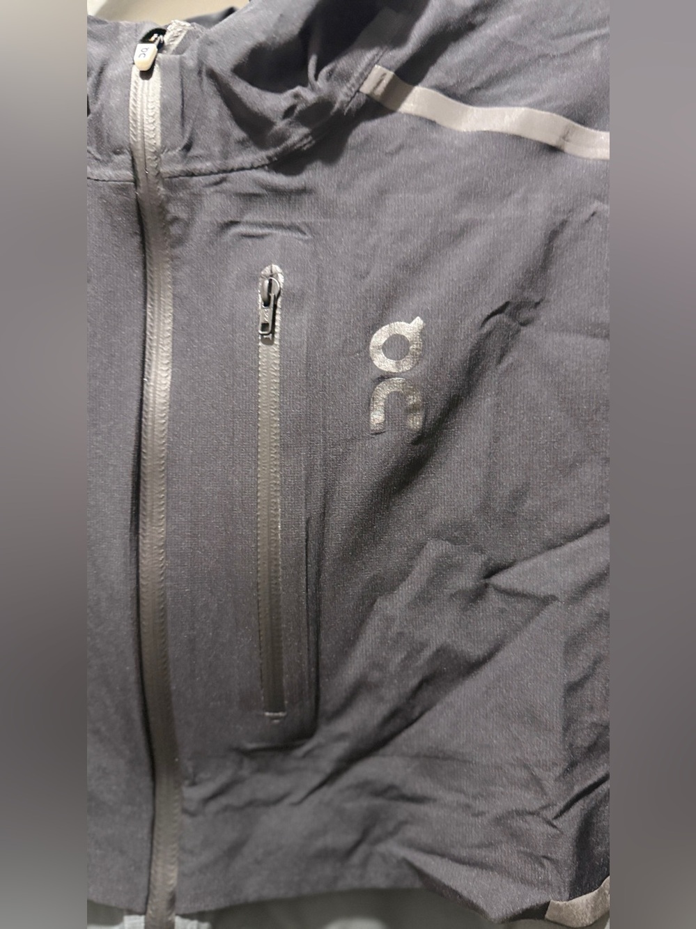On Running Men’s  Hooded Windbreaker Jacket - Grey & Black - Picture 10 of 13